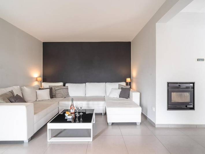 Location de vacances pour 10 personnes, avec terrasse ainsi que jardin et piscine à Saint-Geniès-de-Fontedit - 4