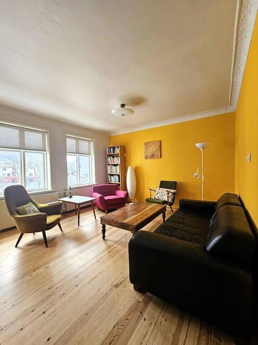 Vakantiehuis voor 6 personen, with Balkon and Terras as well as Tuin in Reykjavik