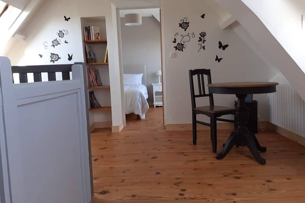 Quiet fisherman's cottage, 400 m from beach, sea view. Ideal for families in Réville, Cherbourg und Umgebung