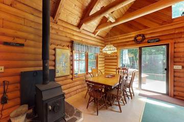 Log Cabin for 6 Guests in Moosehead Lake, Maine, Picture 4
