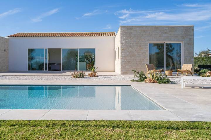 Villa per 8 persone, con giardino e panorama a Fontane Bianche