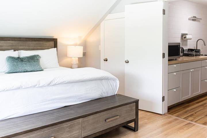 Pousadas para 4 pessoas, com sauna e jardim e ainda jacuzzi and piscina em Carolina do Norte