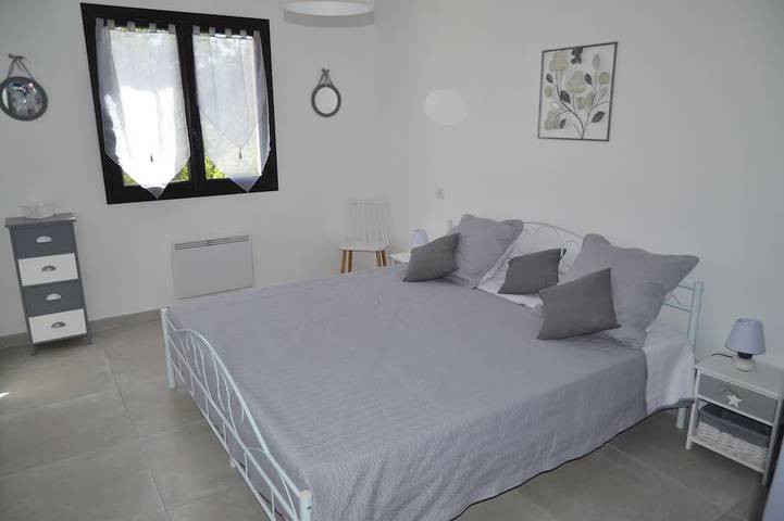Location de vacances pour 6 personnes, avec jardin et terrasse à Saint-Alban-Auriolles - 2