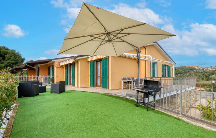 Ferienhaus für 4 Personen, mit Terrasse und Garten in San Lorenzo al Mare