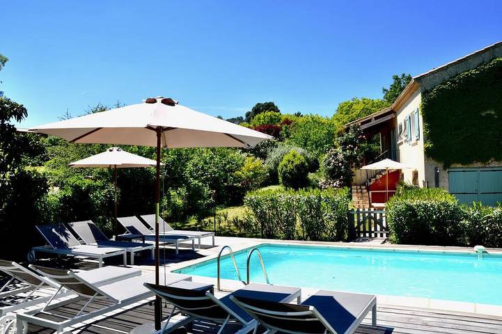 Location de vacances pour 10 personnes, avec Balcon ainsi que Terrasse et Jardin à Cazedarnes