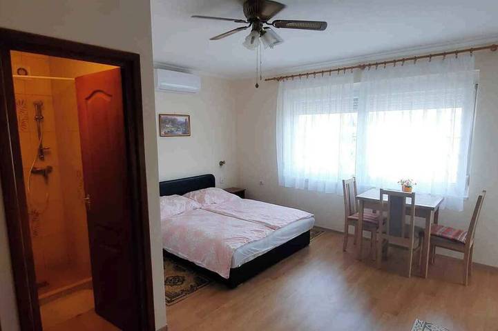 Ganze Wohnung, Ferienwohnung mit Wlan und Klimaanlage in Keszthely, Balaton Region