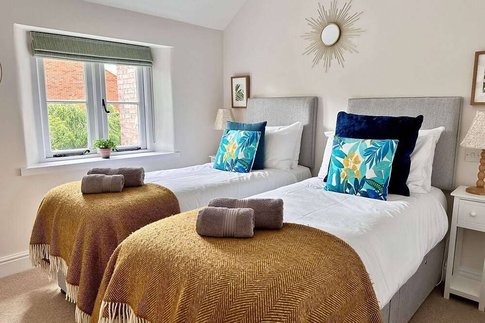Wild Strawberry Cottage is a charming hideaway within a peaceful courtyard in Burnham Market, Norfolk Coast