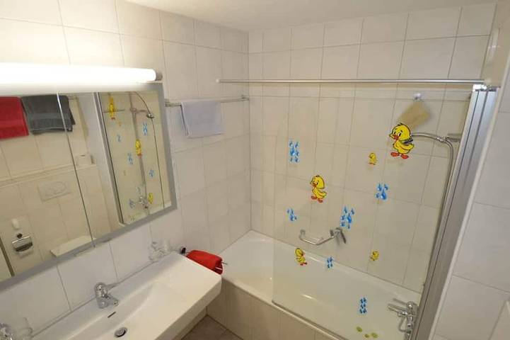 Appartement entier, Gentiana Appartement/Fewo, Dusche und Bad, Wc, 2-Bettwohnung in Arosa, Chaîne de Plessur