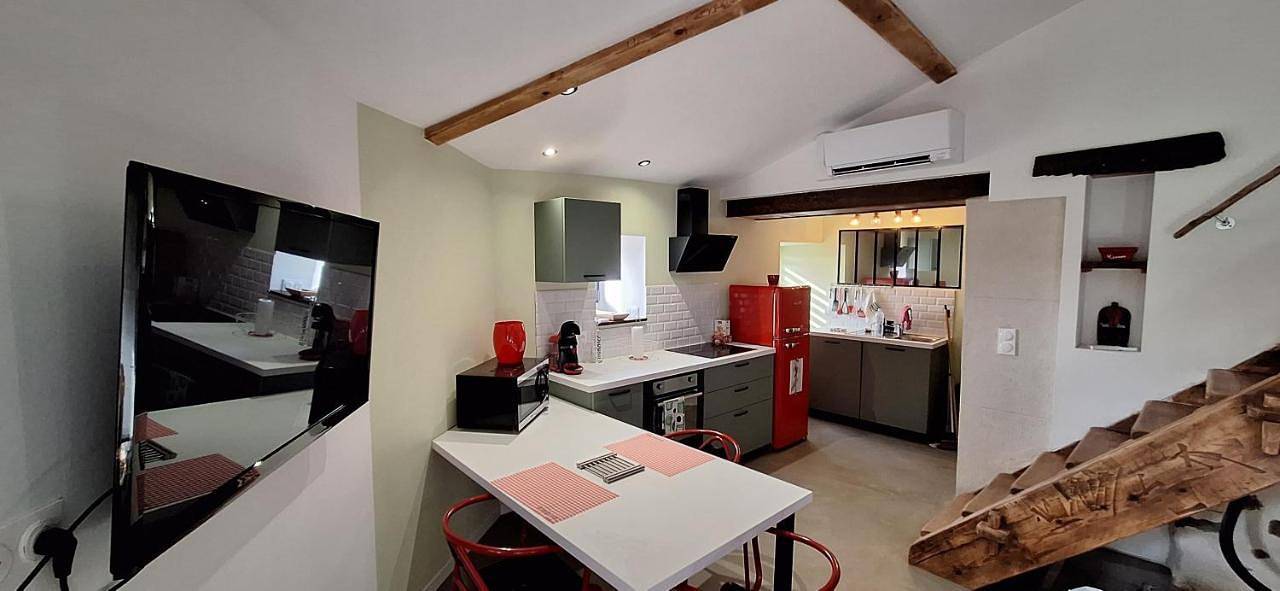 Gîte de village 2p, terrasse de toit et jacuzzi privatif in Aubignas, Privas (arrondissement)