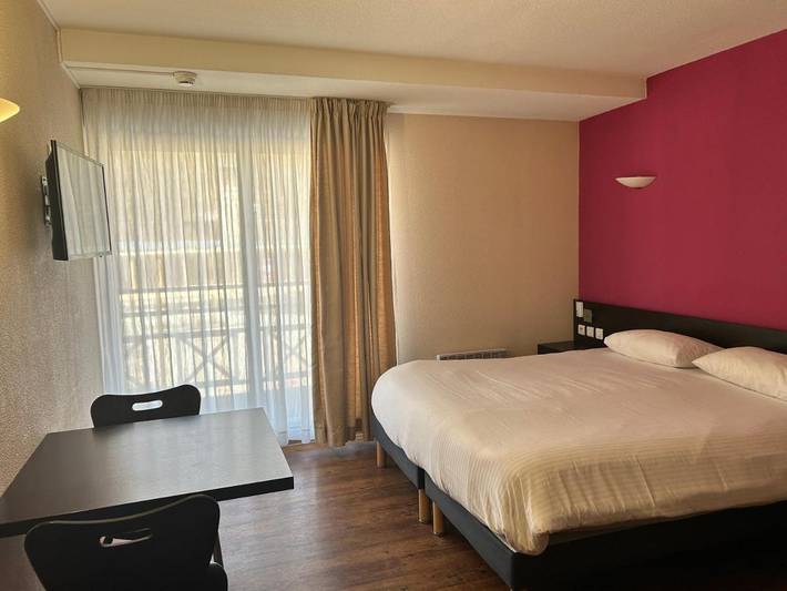 Hôtel pour 2 personnes, avec sauna et piscine ainsi que vue et terrasse, animaux acceptés dans Bains Du Couloubret - 3