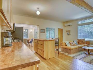 Vacation House for 4 Guests in Mount Hood Village, Mount Hood, Picture 2