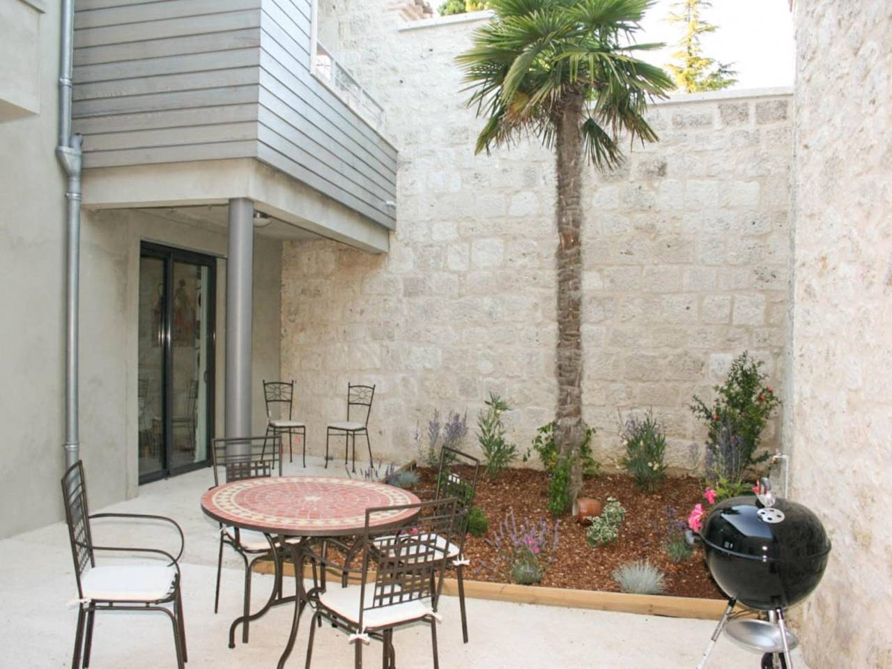 Gîte situé au calme avec piscine et parc-jardin
 in Saint-Maurin, Quercy