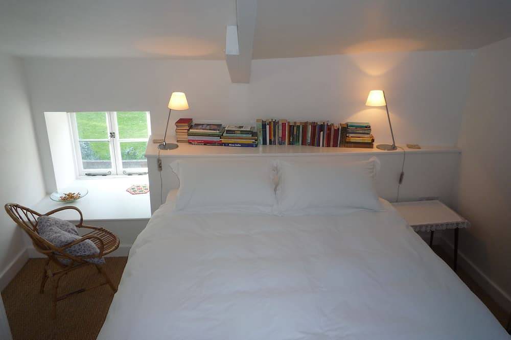 Lovely barn conversion in rural setting 3 miles from the centre of Bristol in Bristol, South West England