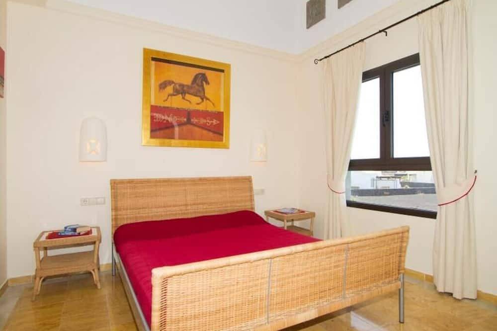 Stunning 3 bed 2 bath Villa with Private heated Pool in Montaña Roja, Yaiza