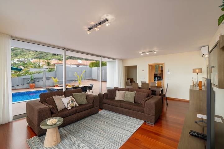 Location de vacances pour 8 personnes, avec piscine et balcon dans Arco da Calheta - 3