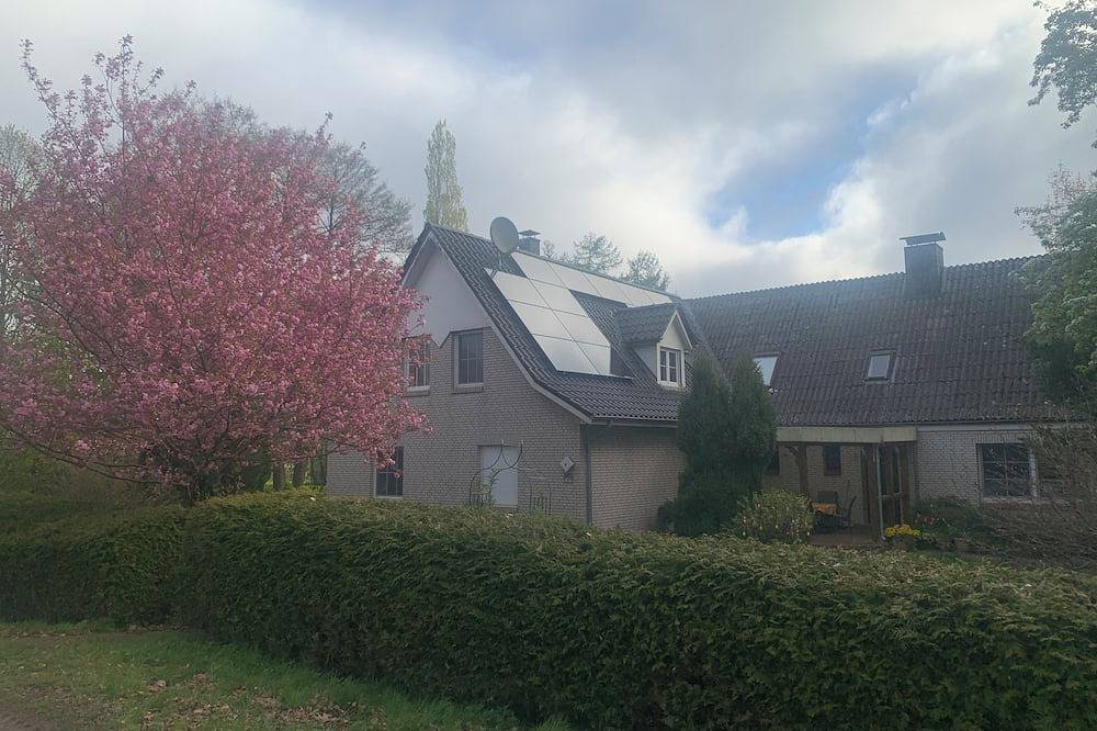 Nachhaltiger Urlaub im Cuxland: Haus „Naturblick“ mit Kicker, Dart & E-Ladesäule in Stinstedt, Cuxland