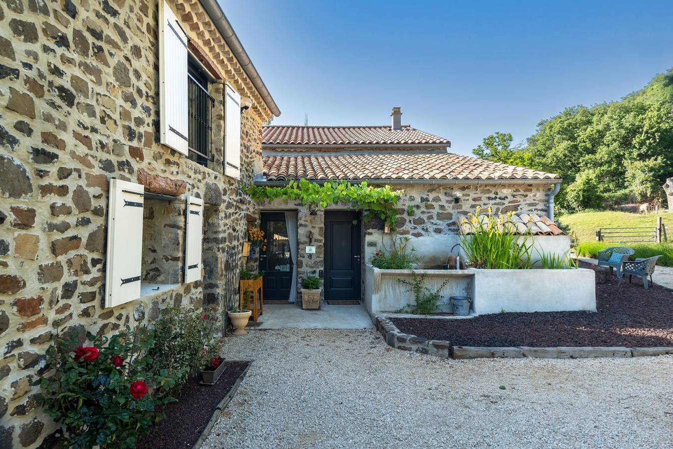 Gästezimmer 'La Grange 1' mit Bergblick, Gemeinschaftspool und Wlan in Saint-Pons (Rhone-Alpen), Ardèche
