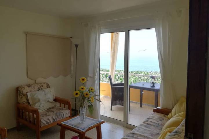 Casa Banana - Holiday home on the coast with views in La Bombilla, Tazacorte