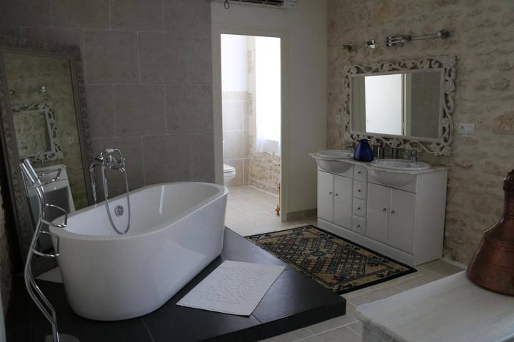 Chambre d’hôte pour 2 personnes, avec Jardin et Vue à Épargnes - 3