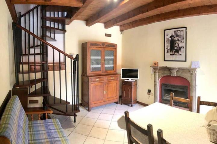 Location de vacances pour 4 personnes, avec balcon et vue à Brovello-Carpugnino
