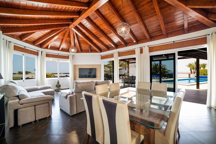 Ferienhaus für 8 Personen, mit Terrasse und Garten sowie Whirlpool in Puerto Calero Marina - 3