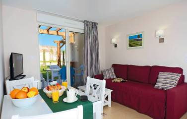 Gîte pour 4 personnes, avec piscine et sauna, animaux acceptés à Paradou