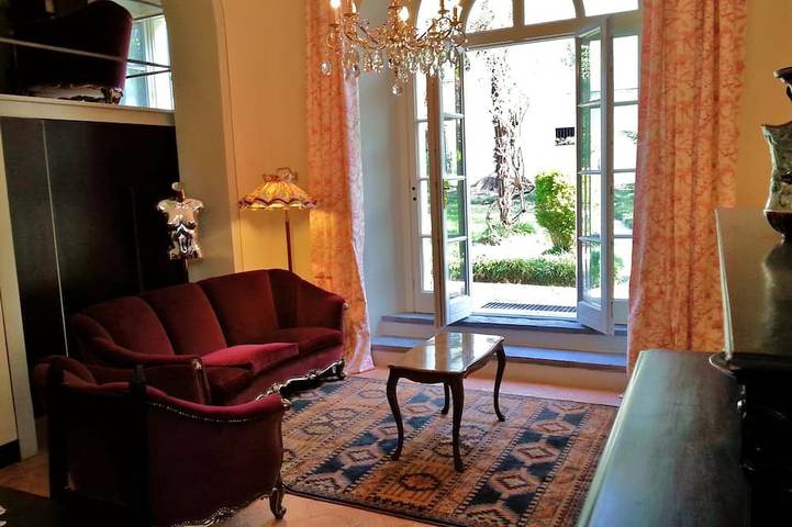 Ganze Wohnung, Apartment mit privatem Garten im italienischen Stil, nur wenige Schritte vom See entfernt. in Bellagio, Gemeinde Bellagio