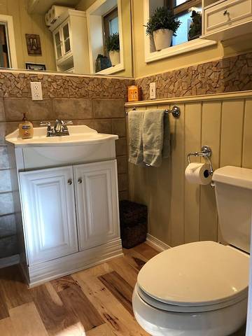 Log Cabin for 6 Guests in Lake Arrowhead, San Bernardino County, Picture 4