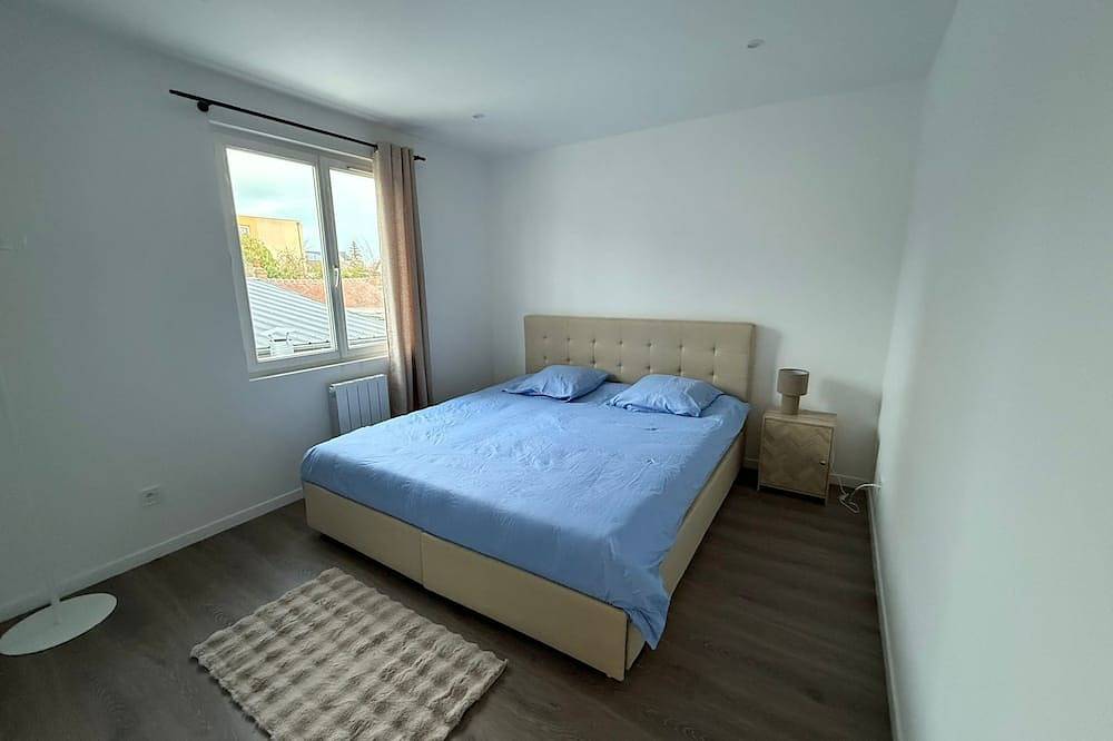 Entire apartment, Le prestige - Charming new T2 with terrace. in Évreux, Évreux region