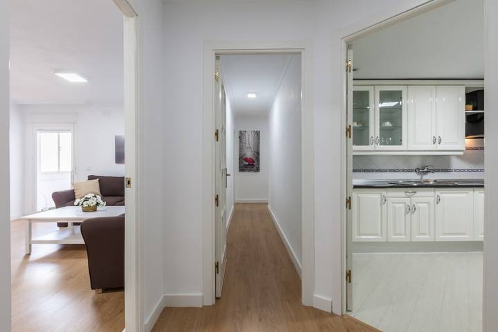 Apartamento entero, Apartamento 'Amicorum Parking' con terraza privada, Wi-Fi y aire acondicionado in La Buhaira, Sevilla