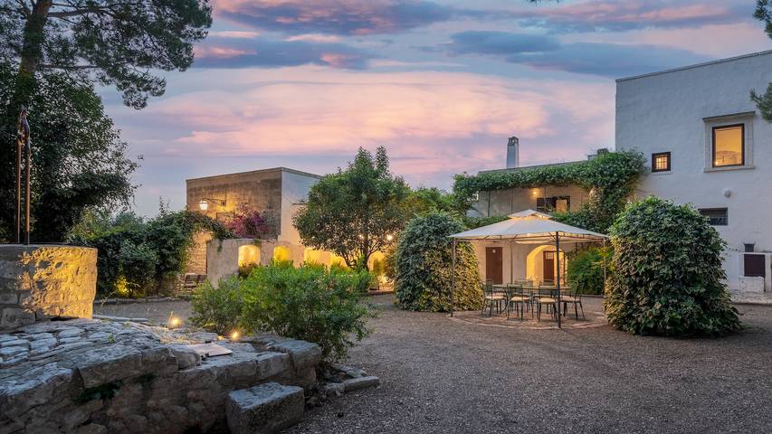 Location de vacances pour 12 personnes, avec Jacuzzi et Jardin à Conversano