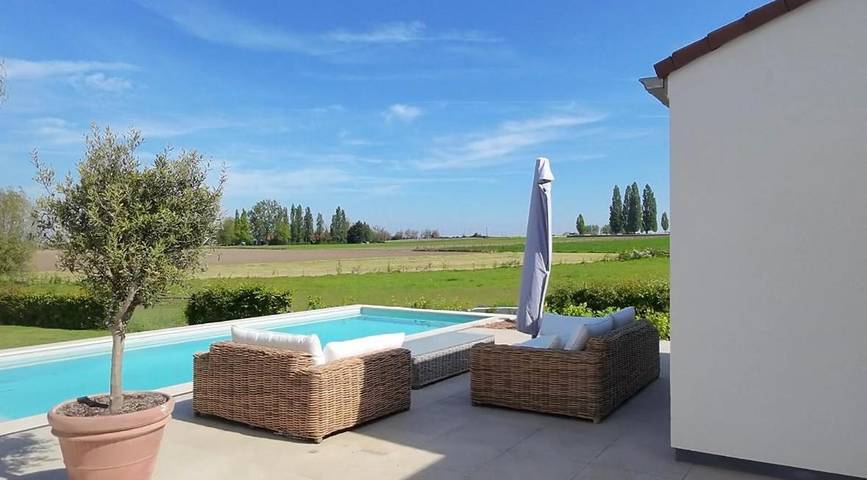 Location de vacances pour 8 personnes, avec Terrasse et Jardin ainsi que Piscine et Vue à Zonnebeke