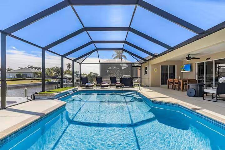 Hus för 10 Personer, med terass och pool - 1