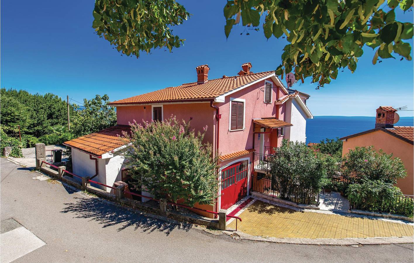 Appartement de vacances entier, Charmant appartement de 2 chambres avec terrasse, à 2,5 km de la plage in Opatija Riviera