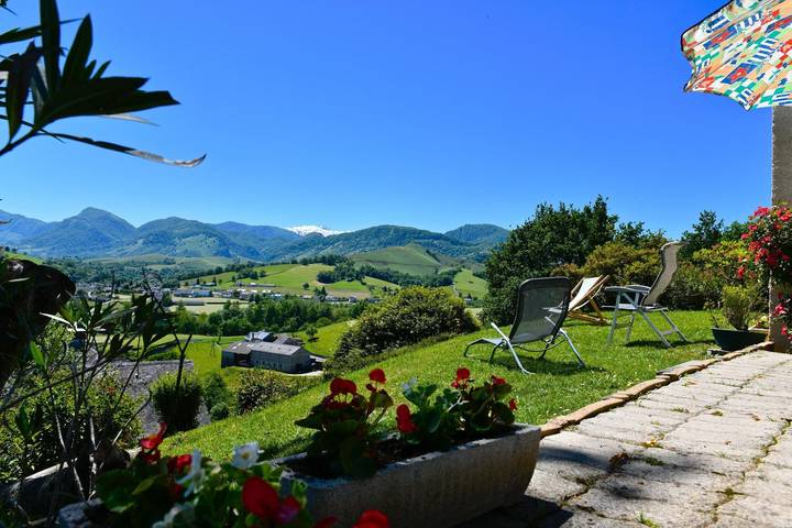 Gîte pour 4 personnes, avec Terrasse et Jardin