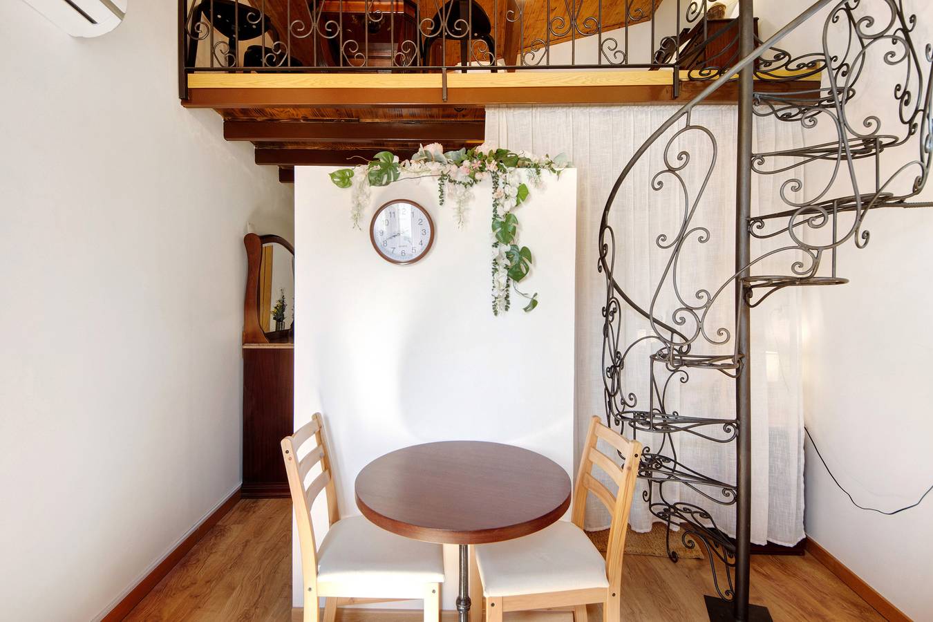 Entire studio, Studio 'Quarto Exterior - Casa Da Jesus' with Mountain View, Wi-Fi and Air Conditioning in Provesende, Gouvães do Douro e São Cristóvão do Douro, Valo do Tua