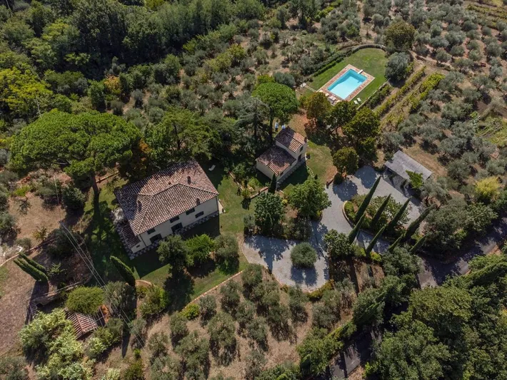 Villa per 14 persone, con giardino e panorama nonché terrazza e piscina, con animali domestici - 1