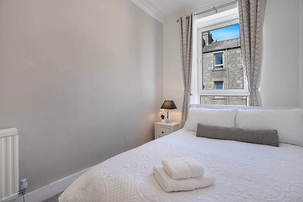 Entire apartment, Urquhart Road Apartment | Grampian Lettings in Aberdeen, Aberdeenshire