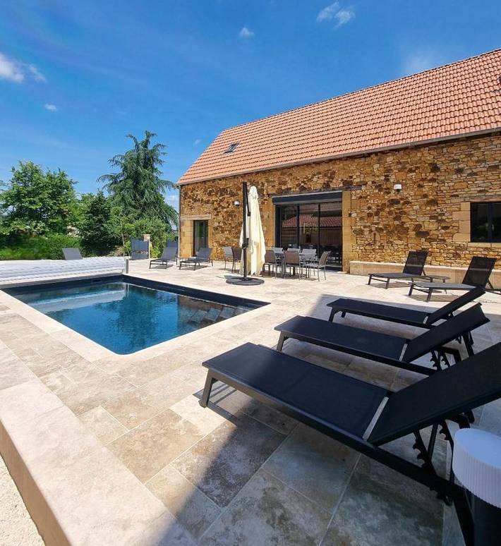 Location de vacances pour 10 personnes, avec jardin et piscine à Nabirat