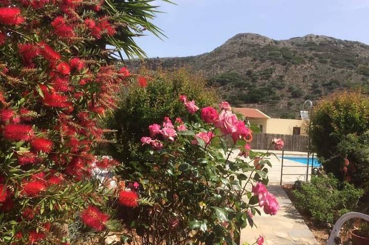 Villa tradicional independiente de 2 dormitorios con impresionantes vistas y una piscina.<br>Desde £ 60 in Vamos, Region de Chania