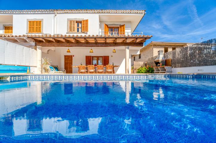 Ferienhaus für 8 Personen, mit Garten und Balkon sowie Seeblick auf Mallorca