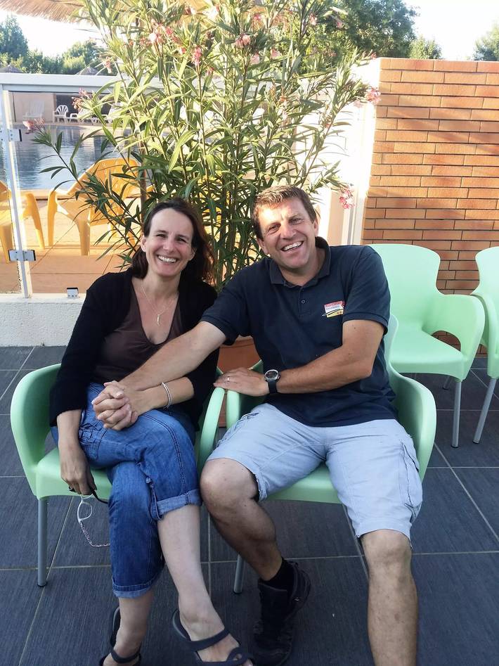 Camping pour 2 personnes, avec terrasse et piscine, animaux acceptés