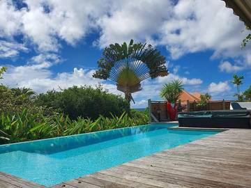 Villa pour 8 personnes, avec jardin ainsi que piscine et jacuzzi en Martinique