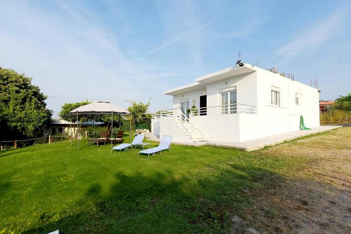 Holiday home for 6 people, with balcony and garden, child-friendly in Rhodes