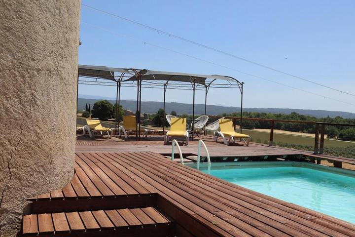 Gîte pour 6 personnes, avec vue ainsi que piscine et jardin, animaux acceptés à Lurs - 2