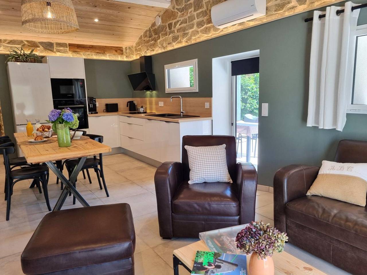 Gîte climatisé paisible - 3 pers. in Saint-Just-Saint-Rambert, Montbrison