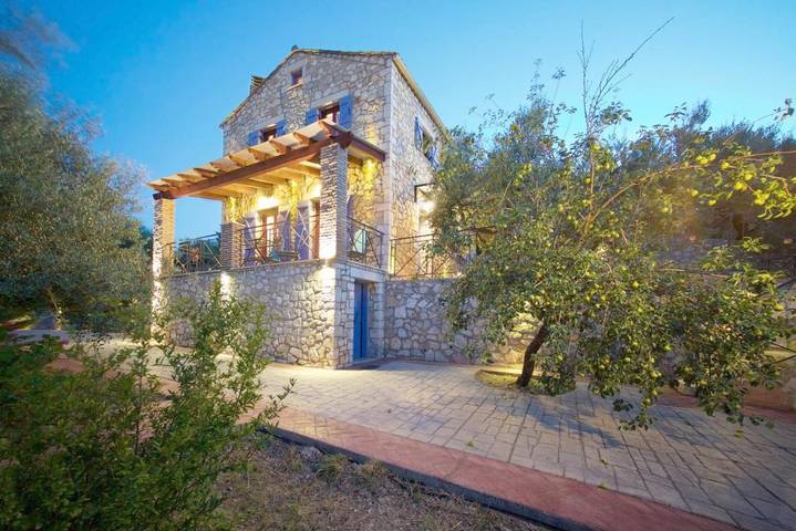 Villa pour 6 personnes, avec jardin et vue ainsi que piscine et balcon à Ithaque - 2