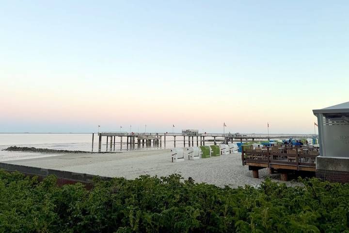Ganze Wohnung, Ferienwohnung mit 1- Zimmer auf ca. 43m² in 1. Strandlage mit Meerblick in Wyk auf Föhr (Stadt), Wyk auf Föhr