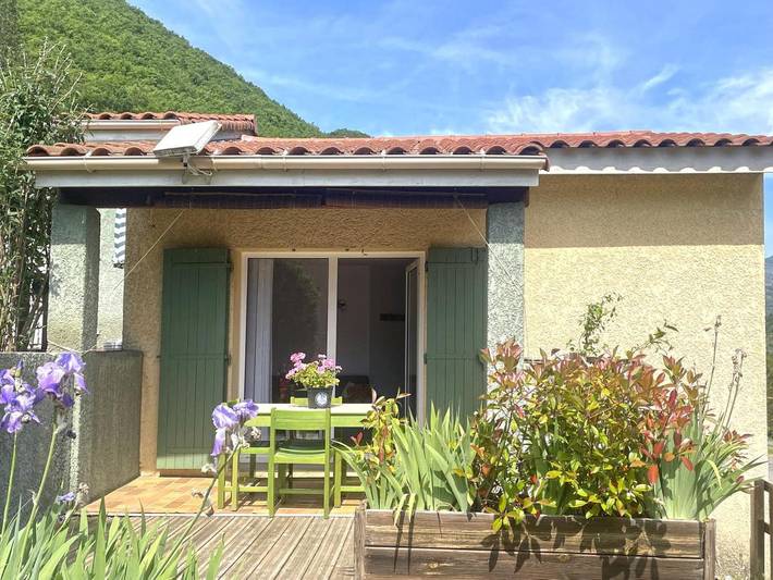 Location de vacances pour 4 personnes, avec jardin ainsi que vue et piscine dans Thermes de Digne les Bains - 4