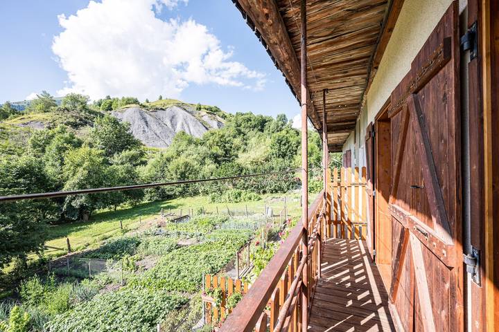 Ferienhaus 'Pré-vernay' mit Bergblick, privater Terrasse und Gemeinschaftsgarten in Saint-Jean-d'Arves, Region Saint-Jean-de-Maurienne